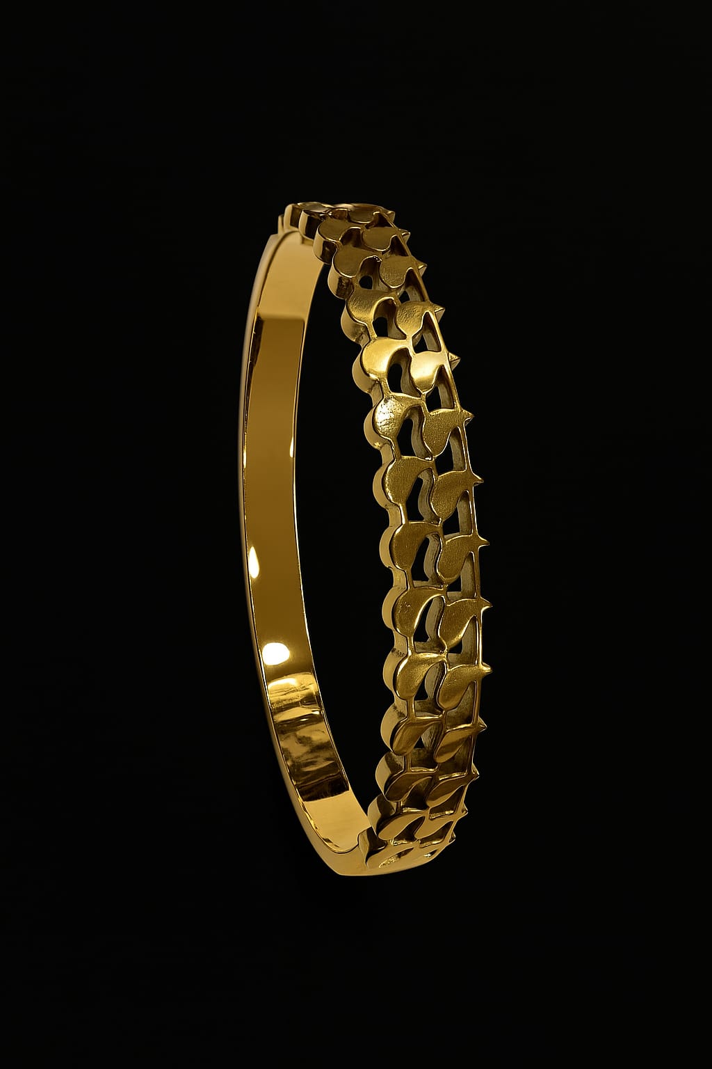 Elegant Textured Gold Bangle