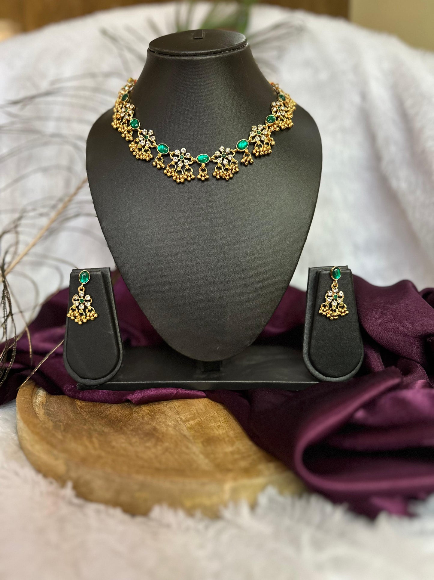 Emerald Glow Antique Necklace Set