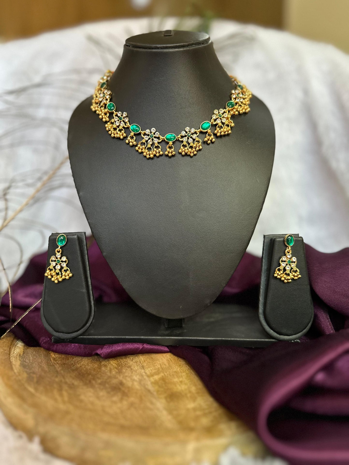 Emerald Glow Antique Necklace Set